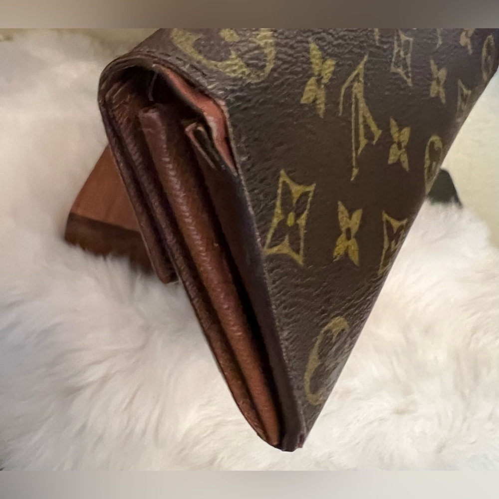 Authentic Louis Vuitton Sarah Monogram Wallet - Picture 4 of 15